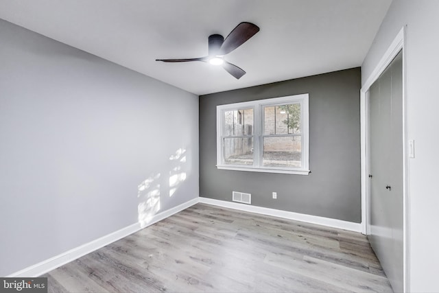 unfurnished bedroom with light hardwood / wood-style floors, a closet, and ceiling fan