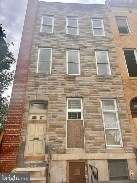 view of front of property featuring stone siding