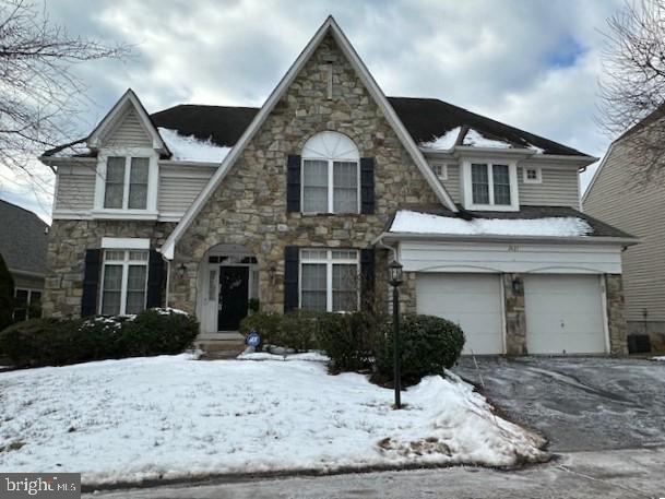 view of front of house with a garage and driveway