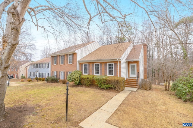 view of front of house featuring a front lawn