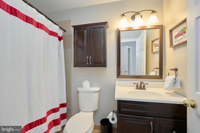 full bathroom featuring toilet, vanity, and a shower with curtain