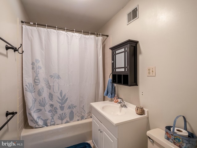 full bathroom with shower / tub combo with curtain, vanity, and toilet