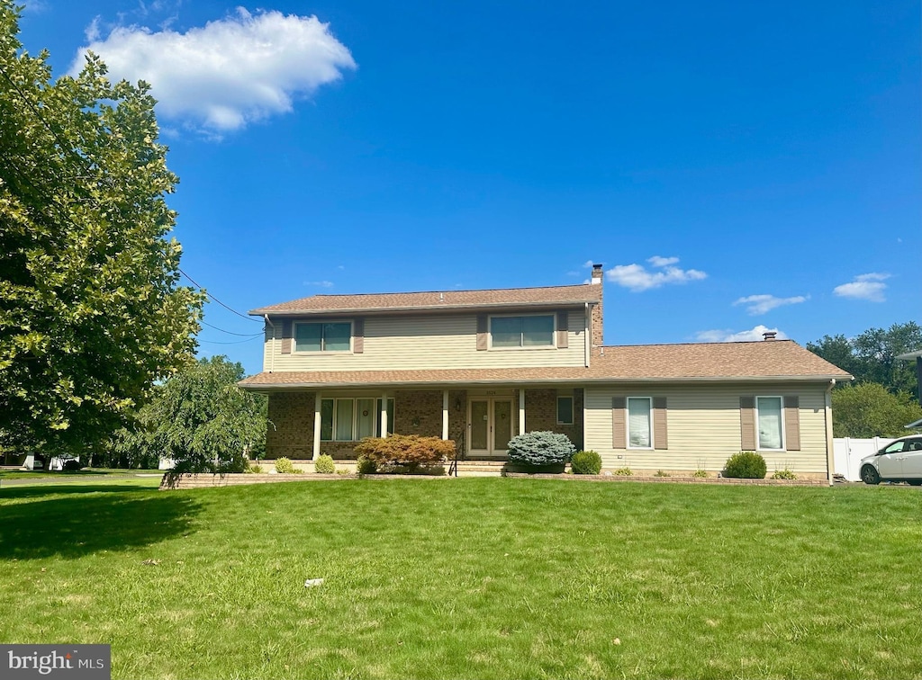 back of house featuring a lawn