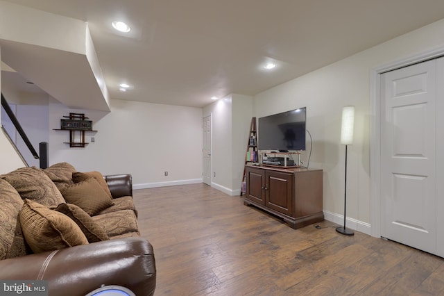 living area featuring baseboards, dark wood-style flooring, and recessed lighting