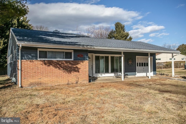 ranch-style home with a front yard