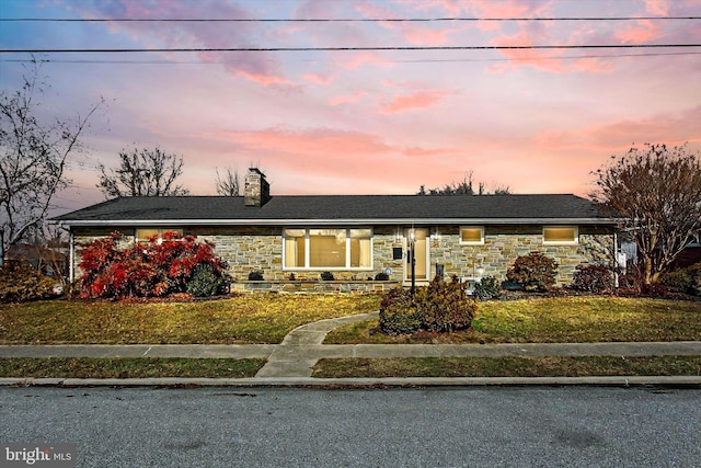 view of front of property with a yard