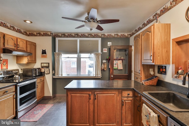 kitchen with sink, stainless steel appliances, and ceiling fan