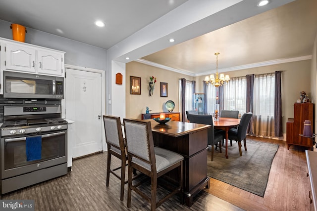 dining area featuring crown molding, dark wood-type flooring, and an inviting chandelier