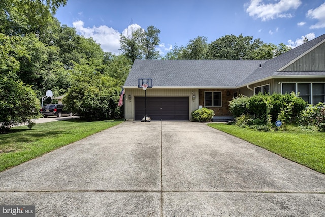 view of front of house featuring a garage and a front yard