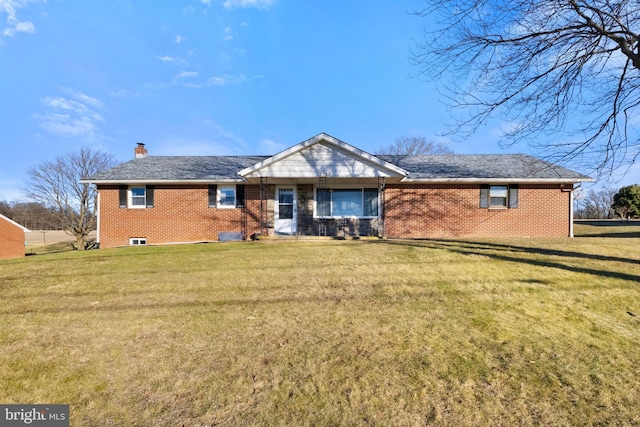 ranch-style home featuring a front lawn