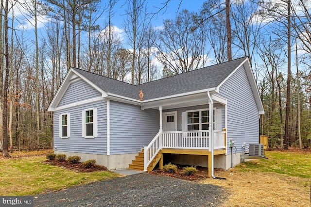 view of front of home with central AC, a porch, and a front yard