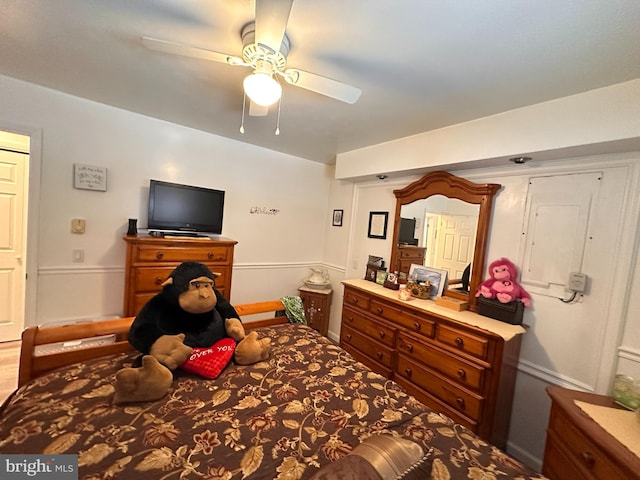 bedroom featuring ceiling fan