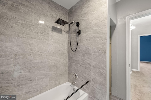 bathroom with tiled shower / bath combo