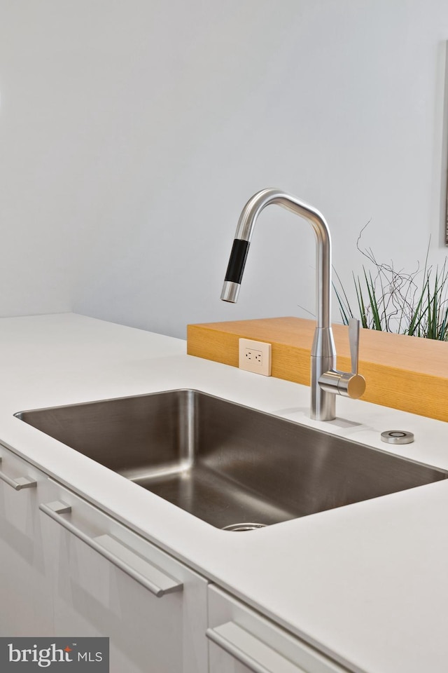 room details featuring sink