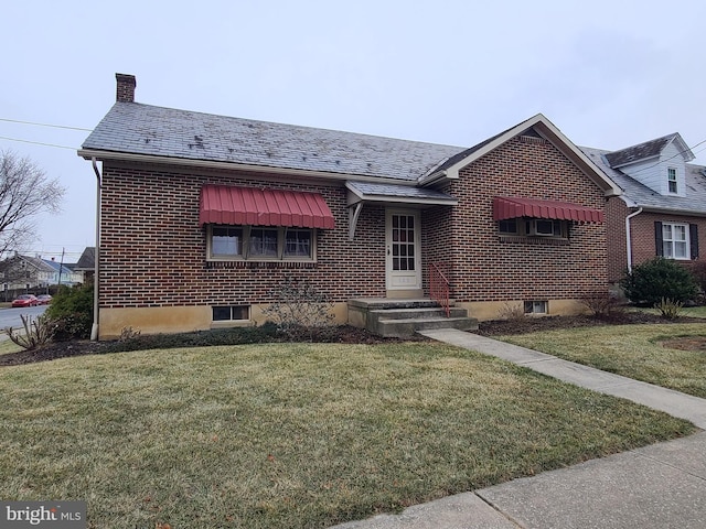 view of front of home featuring a front yard