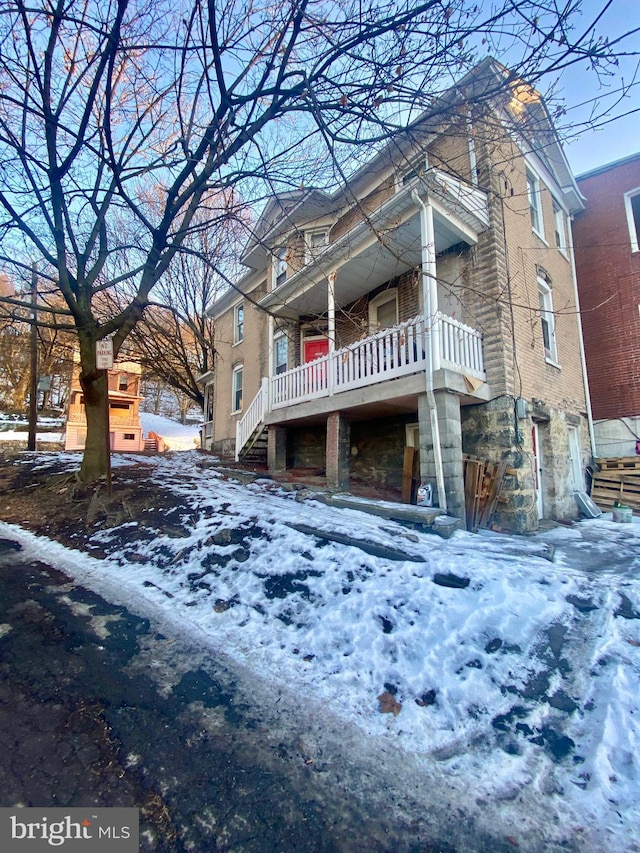 view of front of property with a balcony