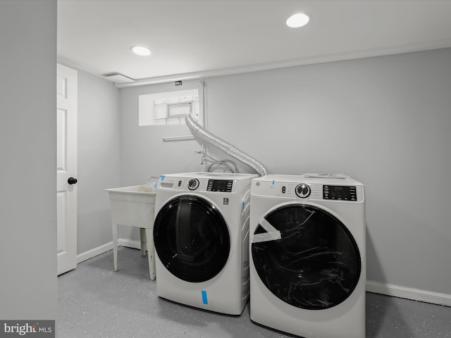 clothes washing area featuring laundry area, recessed lighting, independent washer and dryer, and baseboards