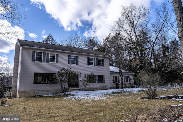 view of front of property with a lawn