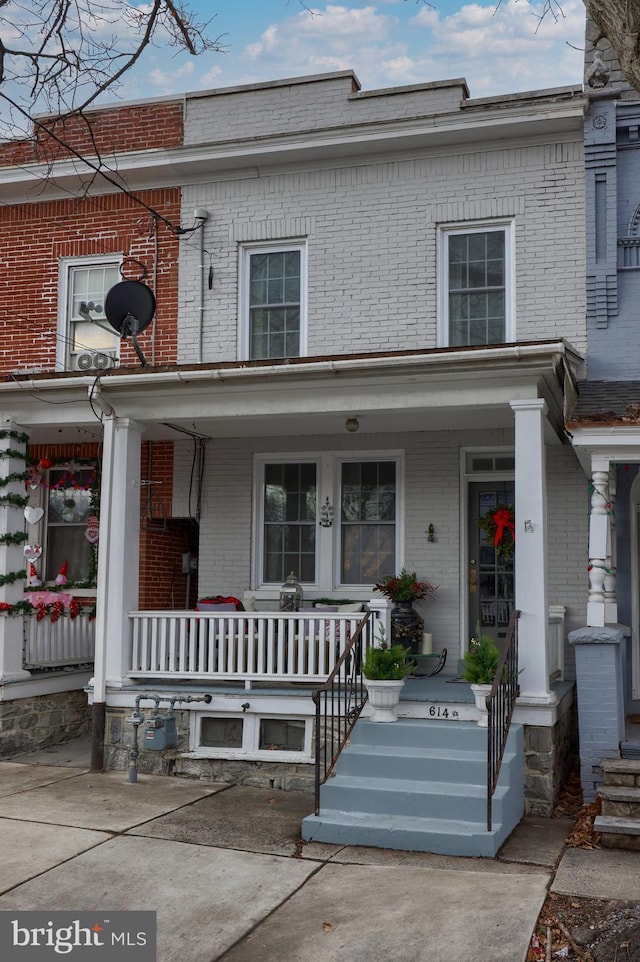 townhome / multi-family property featuring a porch