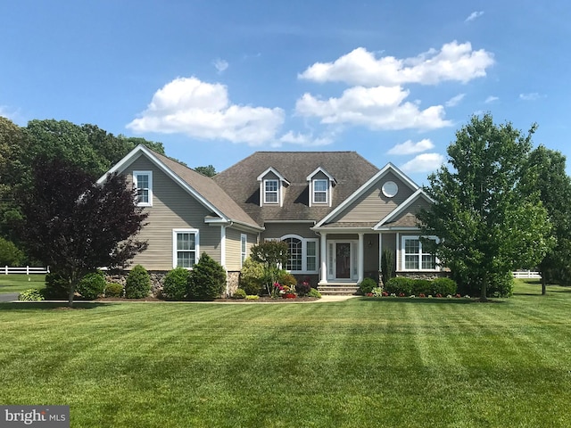 view of front facade with a front yard