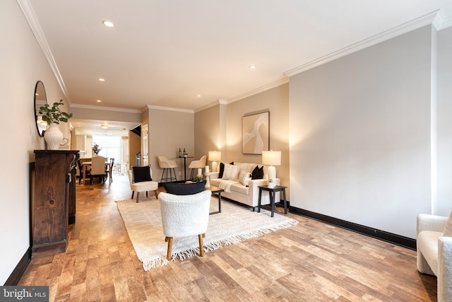 living room with baseboards, crown molding, recessed lighting, and light wood-style floors