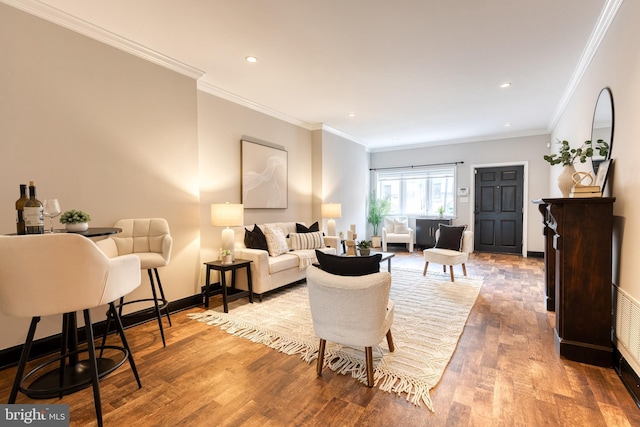 living room with baseboards, ornamental molding, wood finished floors, and recessed lighting