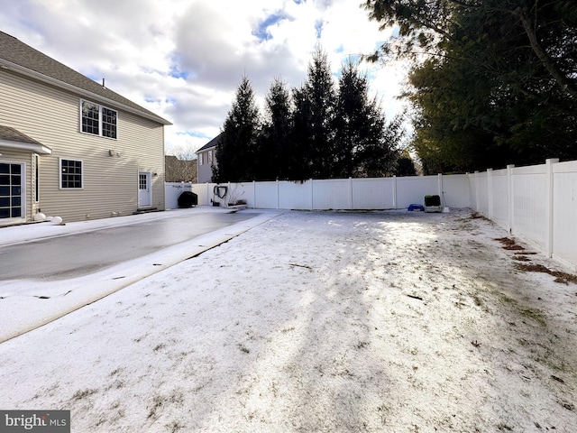 view of yard featuring a fenced backyard