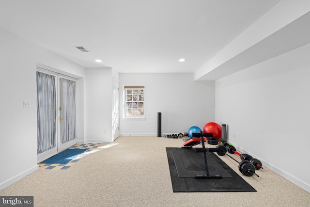 exercise room with carpet flooring