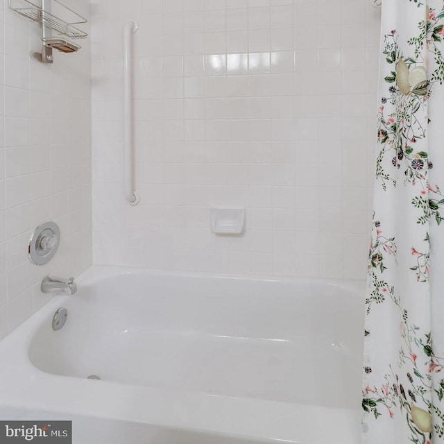 bathroom with shower / tub combo with curtain