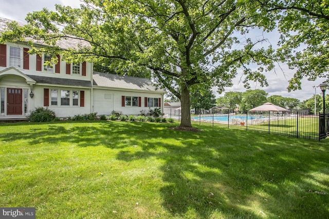 view of yard featuring a fenced in pool