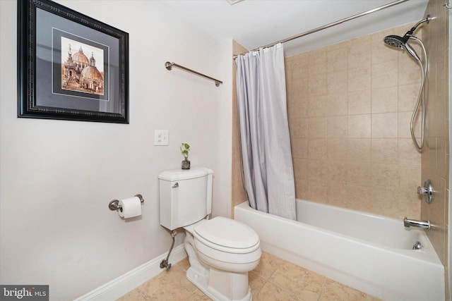 full bath featuring toilet, shower / bathtub combination with curtain, baseboards, and tile patterned flooring