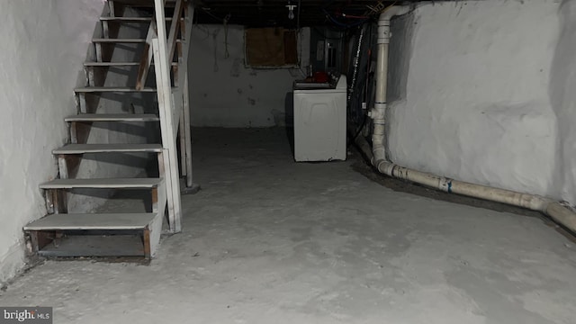 basement with washer / dryer