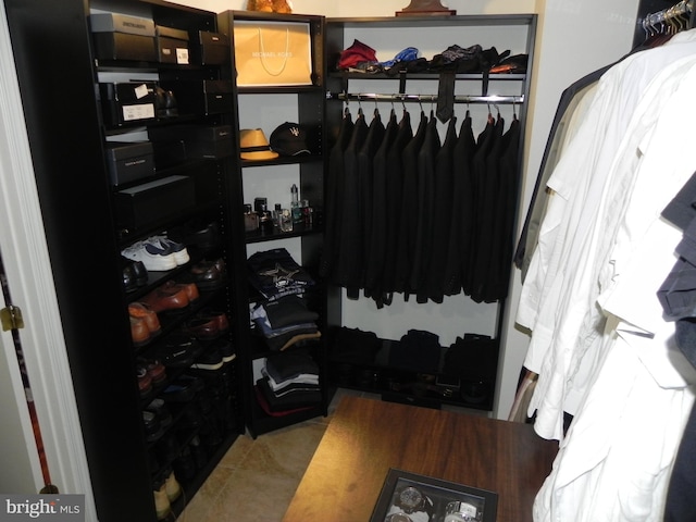 walk in closet featuring tile patterned floors