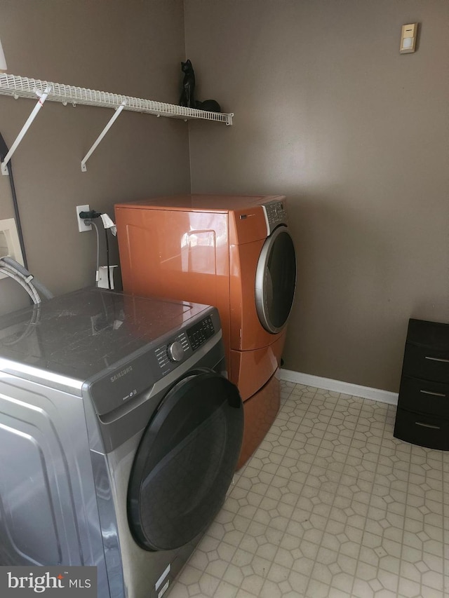 washroom featuring washer and clothes dryer