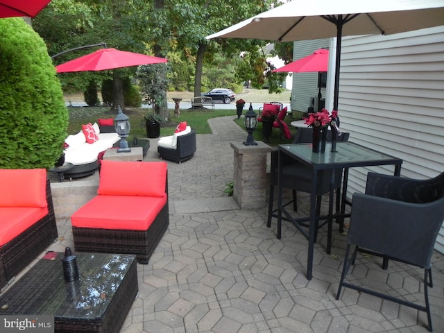 view of patio featuring outdoor lounge area