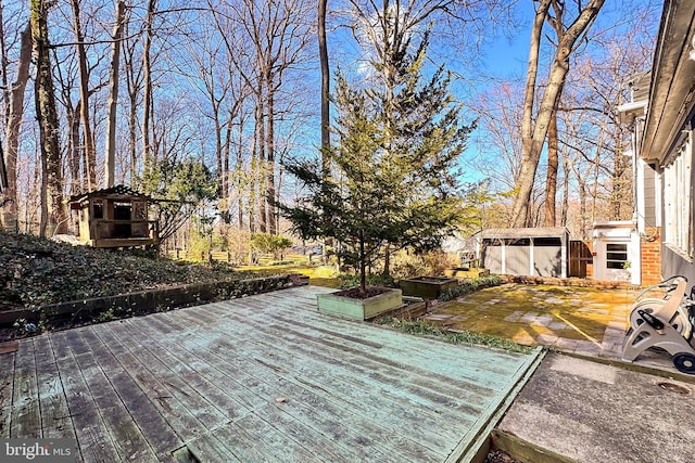 exterior space featuring a shed