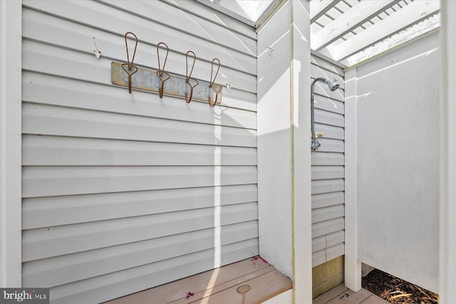 room details featuring a skylight