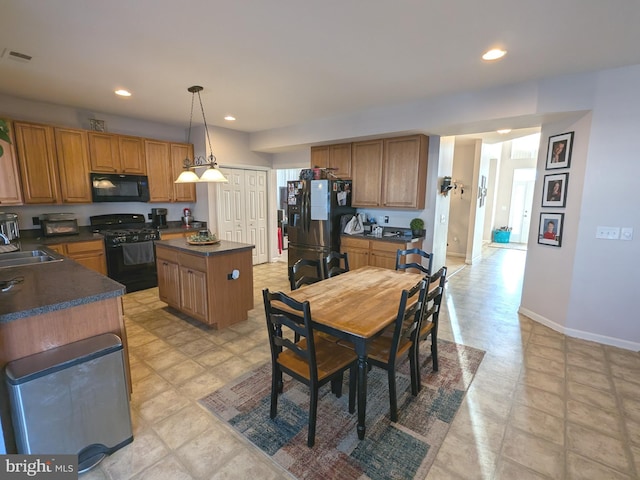 dining area with recessed lighting, visible vents, and baseboards