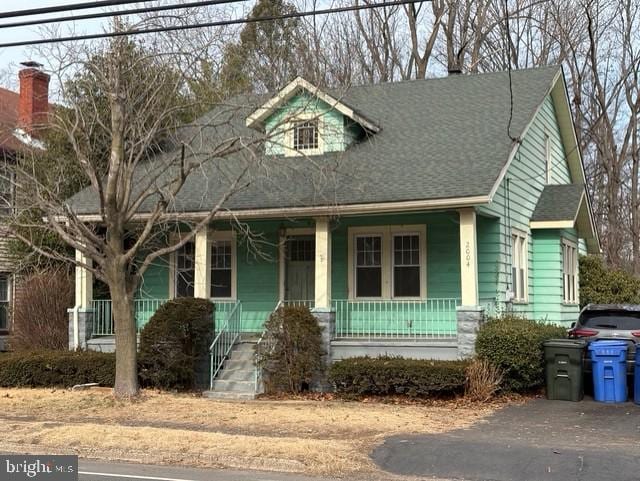 view of front of property featuring a porch