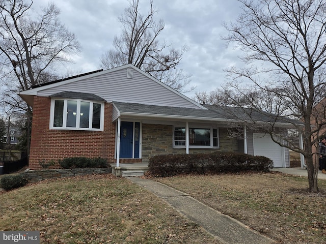 view of front facade with a garage and a front yard