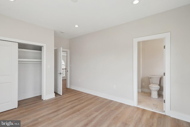 unfurnished bedroom featuring light wood finished floors, recessed lighting, a closet, ensuite bath, and baseboards