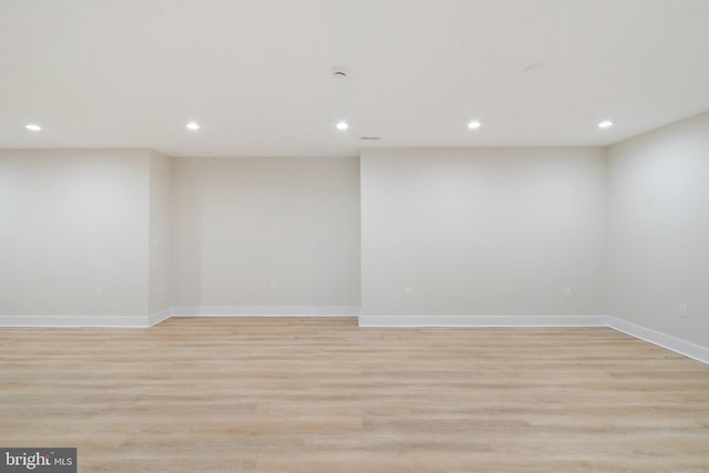 unfurnished room featuring light wood-style flooring, baseboards, and recessed lighting