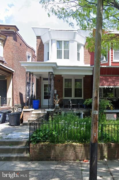 view of front facade featuring covered porch