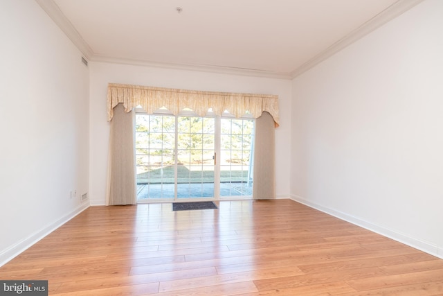 unfurnished room with crown molding and light hardwood / wood-style flooring