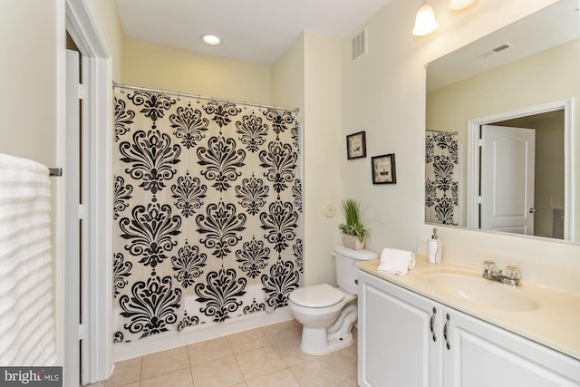 400 Symphony Cir Unit 136E, Cockeysville, MD 21030 - full bath featuring vanity, tile patterned floors, toilet, and a shower with shower curtain