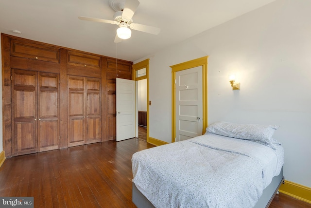 bedroom with dark wood-type flooring, a closet, and ceiling fan