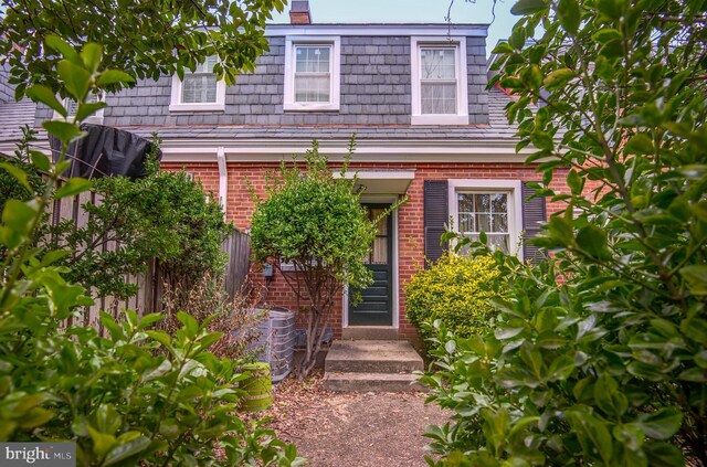 property entrance with central AC