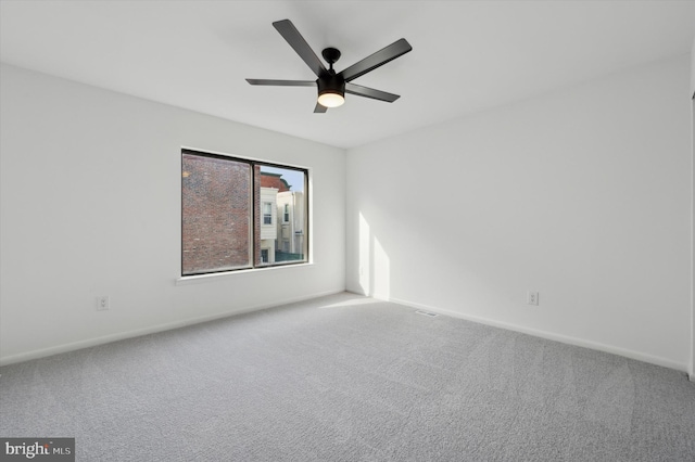 carpeted empty room featuring ceiling fan