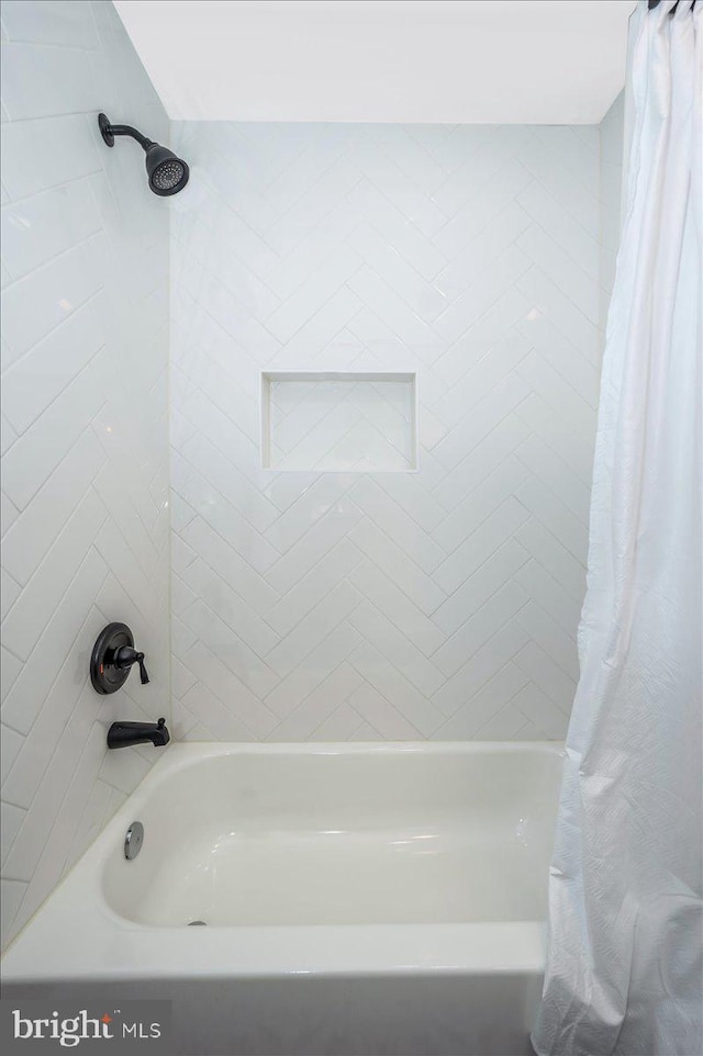 bathroom featuring shower / tub combo with curtain