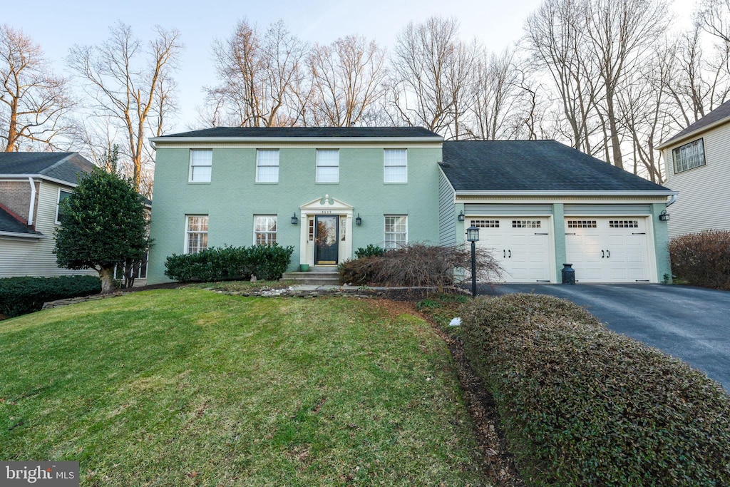 view of front of home featuring a garage and a front lawn